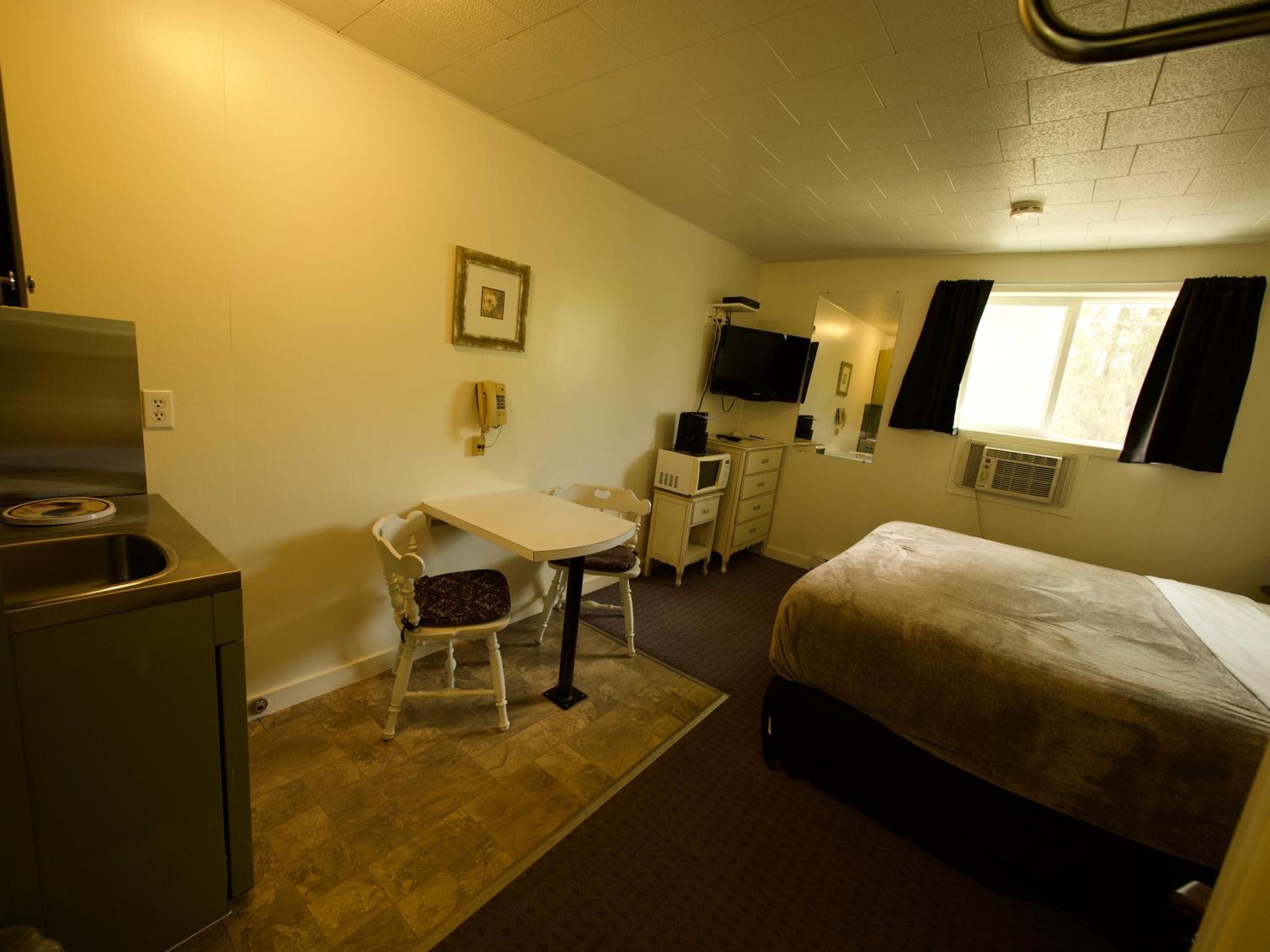 Creston Valley Motel Exterior foto